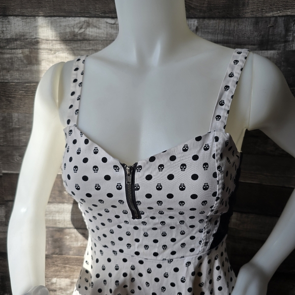 Hot Topic Above Knee White Black Skulls Gothic Dress Women's XS - Picture 2 of 13
